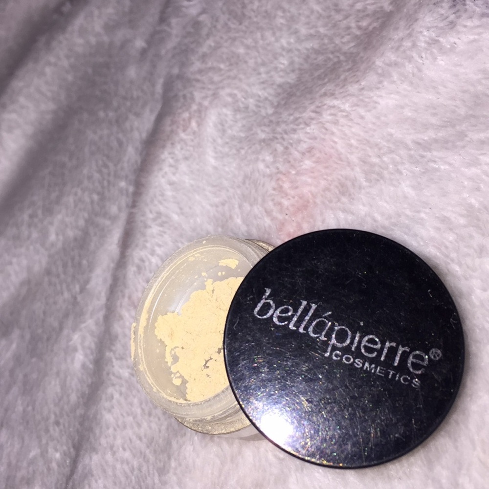 Gold/ white muted highlighter